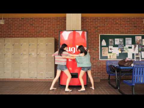 Coca Cola: Hug Machine